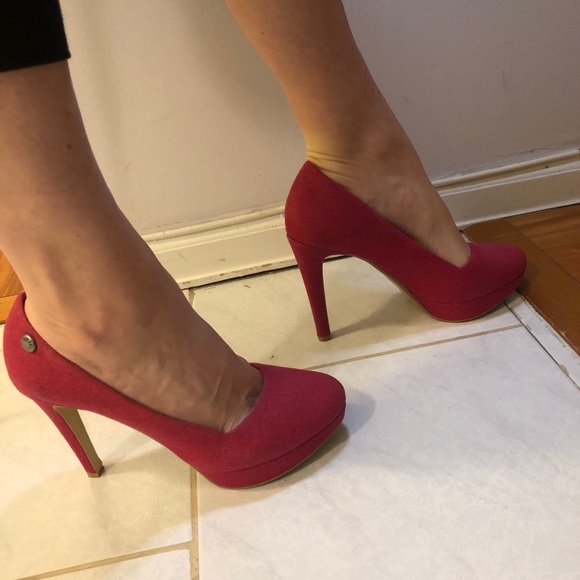Hot pink pumps - Picture 3 of 7